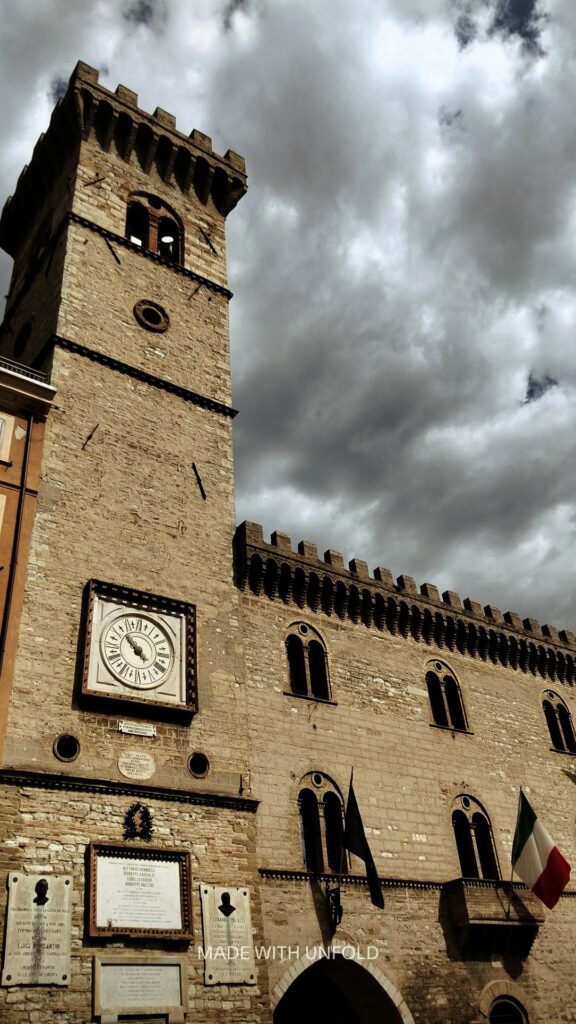 Il palazzo municipale del borgo di Arcevia.