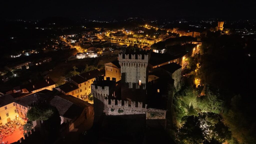 Offagna ripresa dall'alto dopo l'evento e con un meraviglioso silenzio che regna incontrastato.