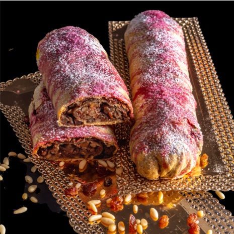 La rocciata, dolce tipico umbro, raggiunge la sua massima espressione accompagnata da miele d’acacia e un calice di passito.