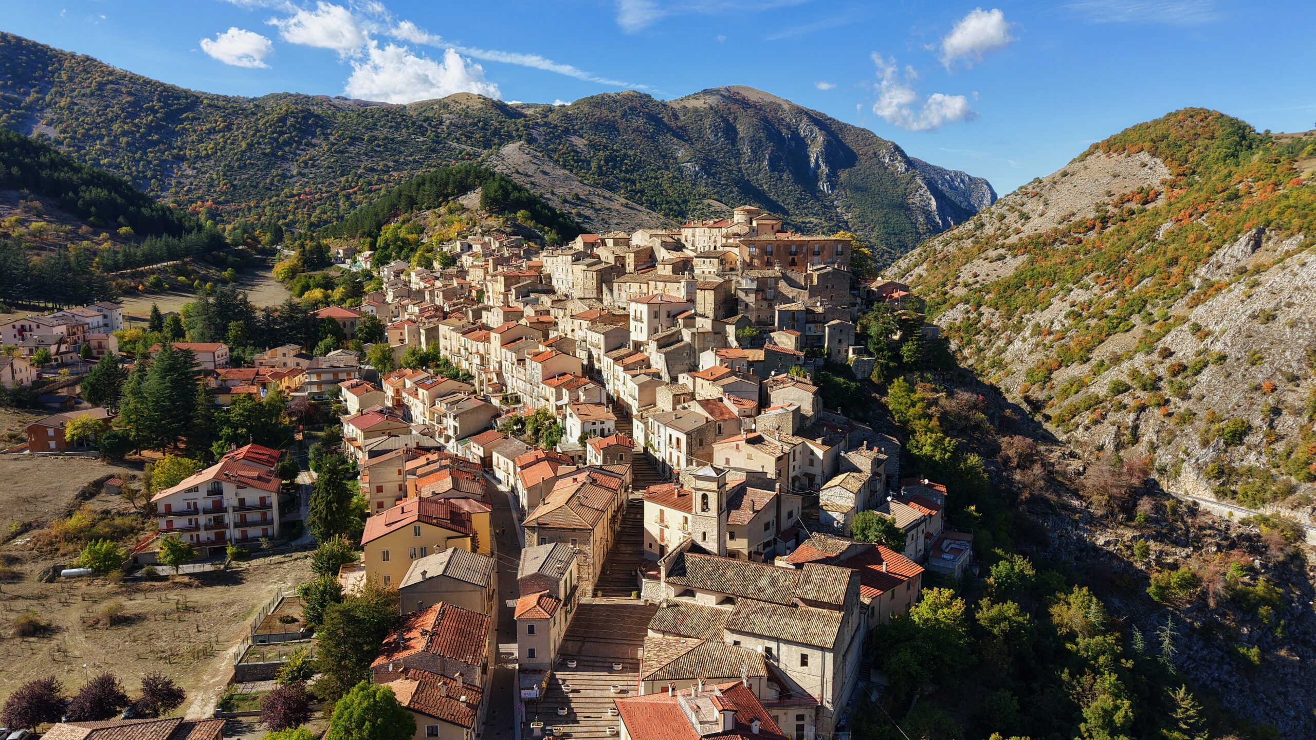 Il meraviglioso skyline di Villalago.
